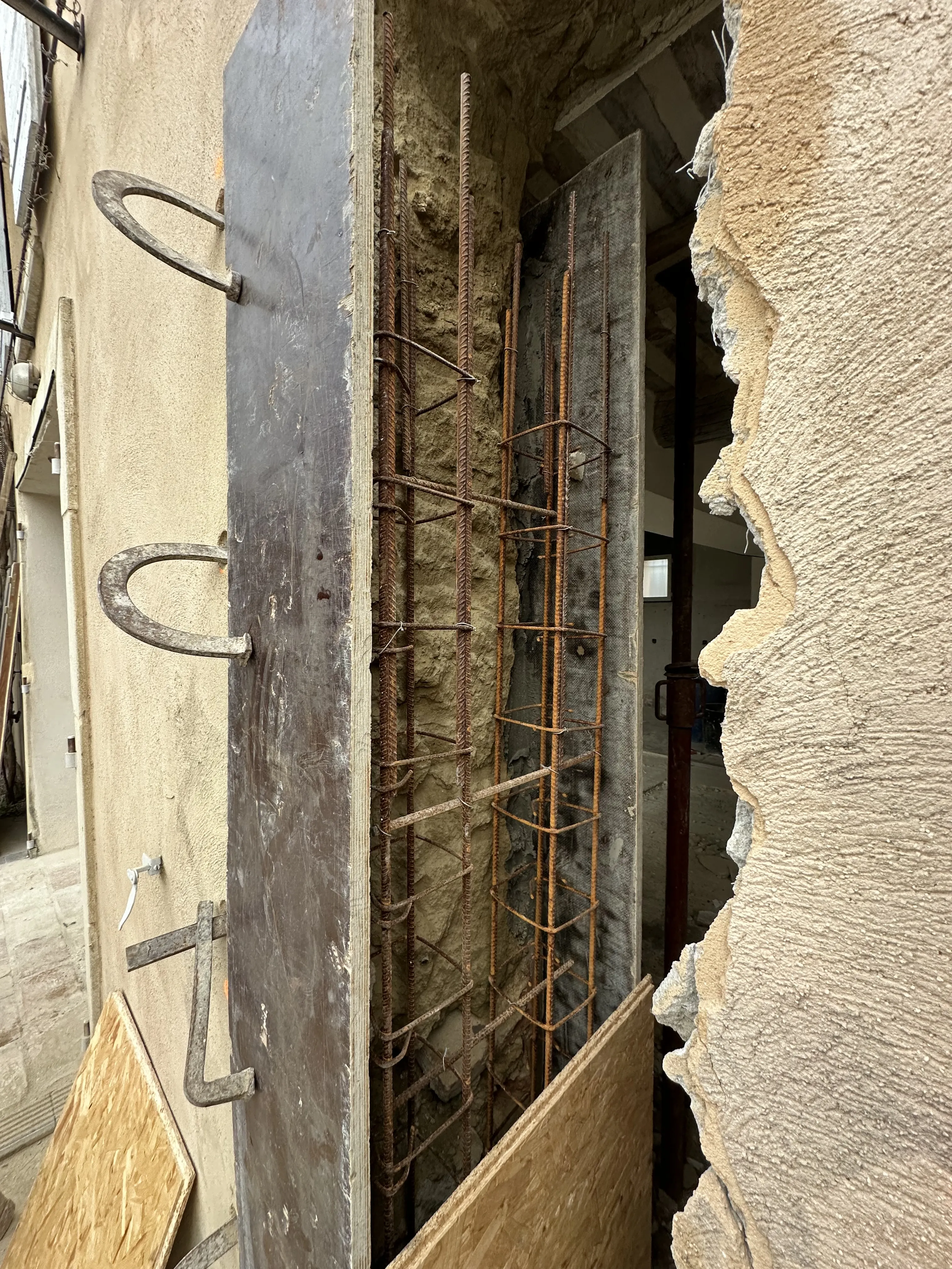 Fondations maison : semelle, radier ou longrine, que choisir ?